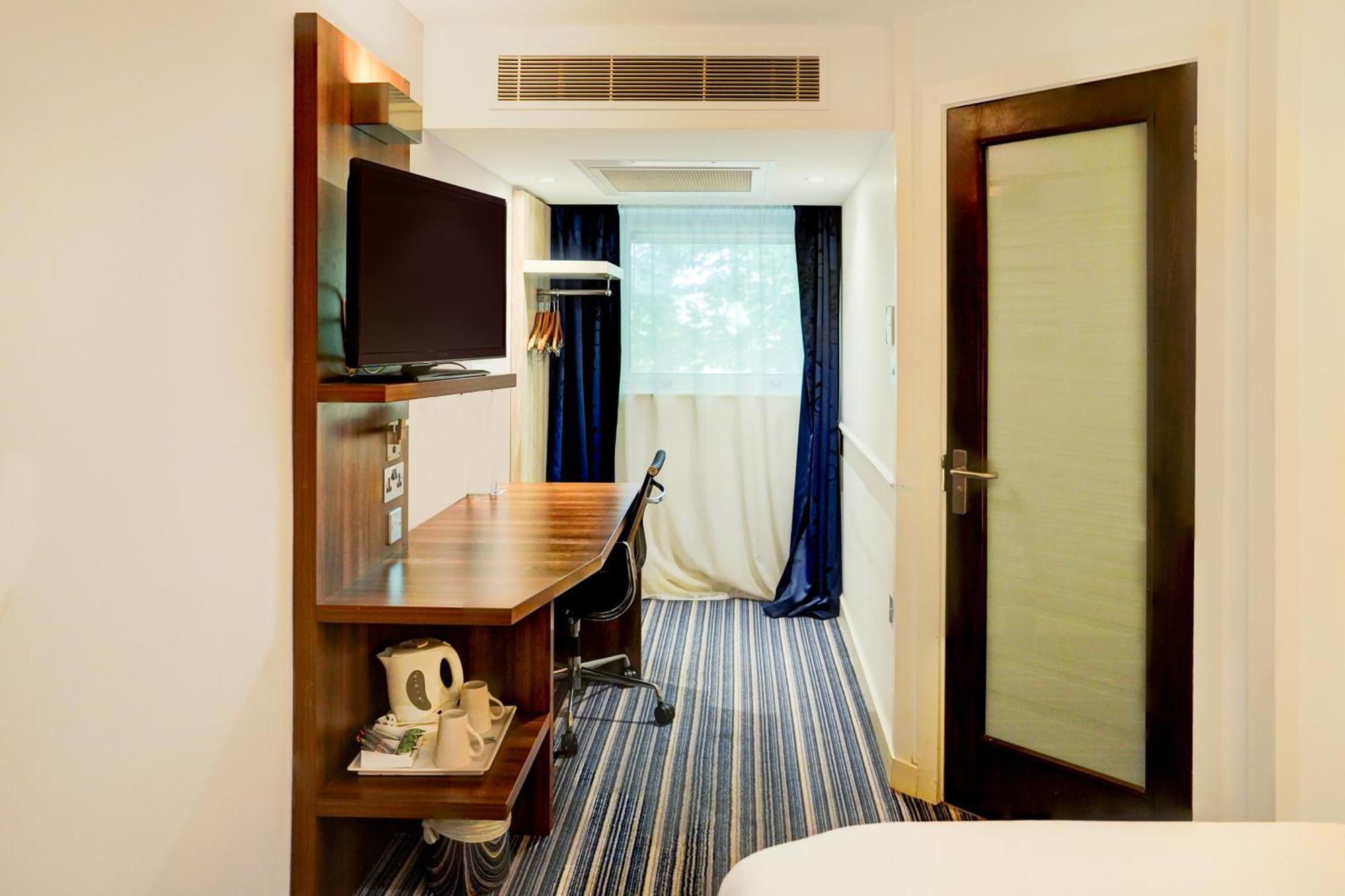 Belvilla Crewe City Centre Hotel Lifestyle Exterior photo